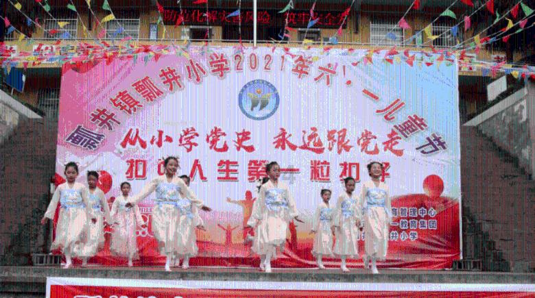 全球最“危险”的成人礼，必须从30米高台跳下，没死才算成年！